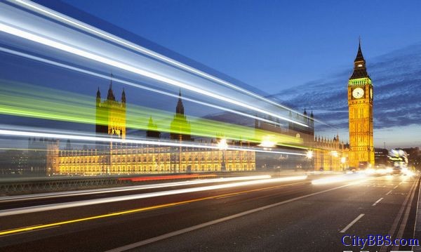 TOP9. 伦敦 伦敦，夜色迷人，位于伦敦金融城的金丝雀码头(Canary Wharf)夜晚灯火辉煌，伦敦夜色霓虹闪烁、 ...