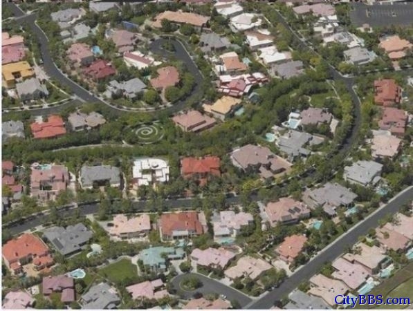 美国城市的普通住宅区 中国至少落后100年