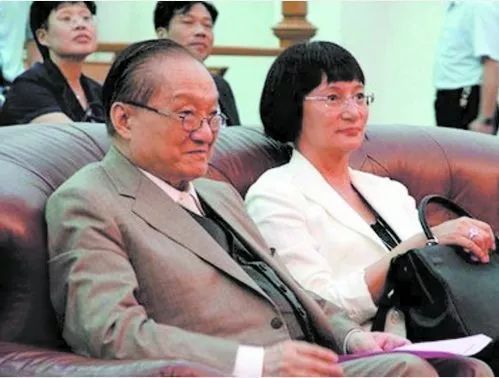 金庸：人生就是大闹一场，然后，悄然离去15.jpg