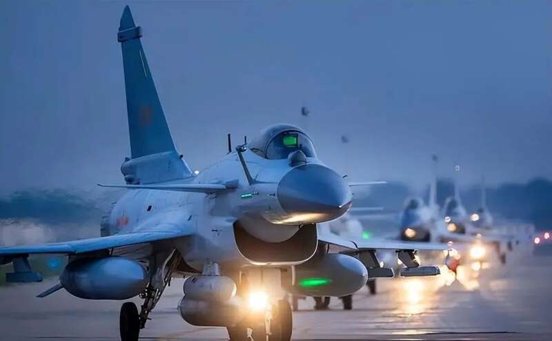 F16