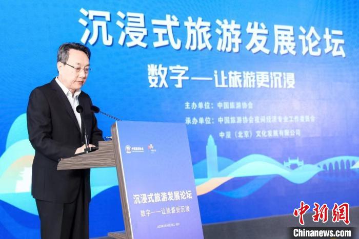 中国旅游协会副秘书长佘小殷认为，疫后旅游业迎来了行业全面复苏和快速增长，夜间旅游成为新的消费趋势 ...