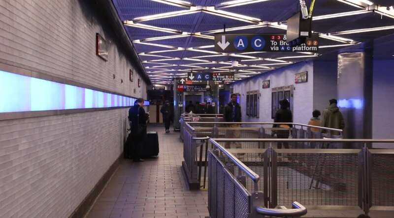 华男遭不明物割伤