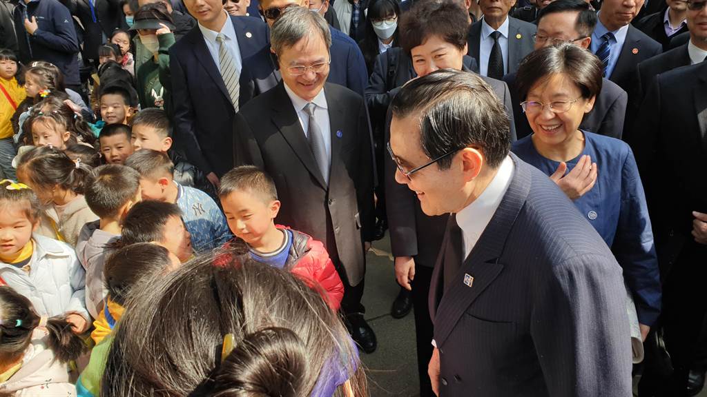 大陆小朋友：马爷爷！马英九：喊我马哥哥也行