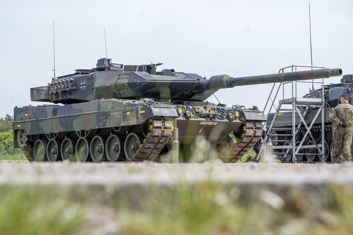 德国巴伐利亚州，德104坦克营的豹2A6停在上普法尔茨兵营