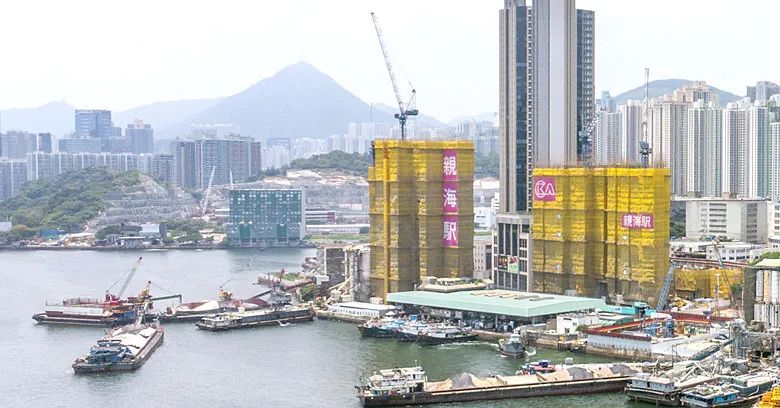 长实集团打造的亲海駅楼盘位于九龙观塘区东南部