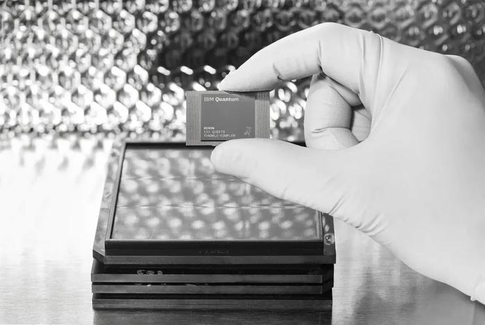 IBM Quantum Heron量子芯片
