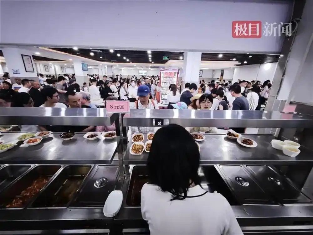 食堂生意异常火爆