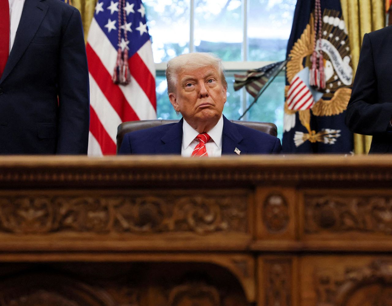 唐纳德·特朗普总统在华盛顿特区白宫椭圆形办公室宣布与英国达成贸易协议 ... ...