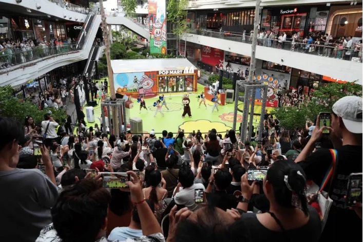 泡泡玛特正在“由虚到实”，将IP转化为能够持续的潮流文化，并向全球市场输出 ...